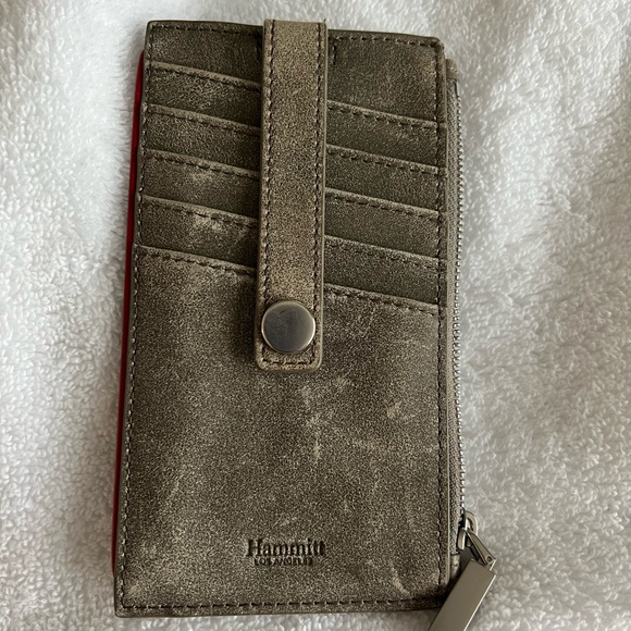 Hammett Zippered Leather Crossbody Clutch and wallet
VIP MED - Picture 3 of 7